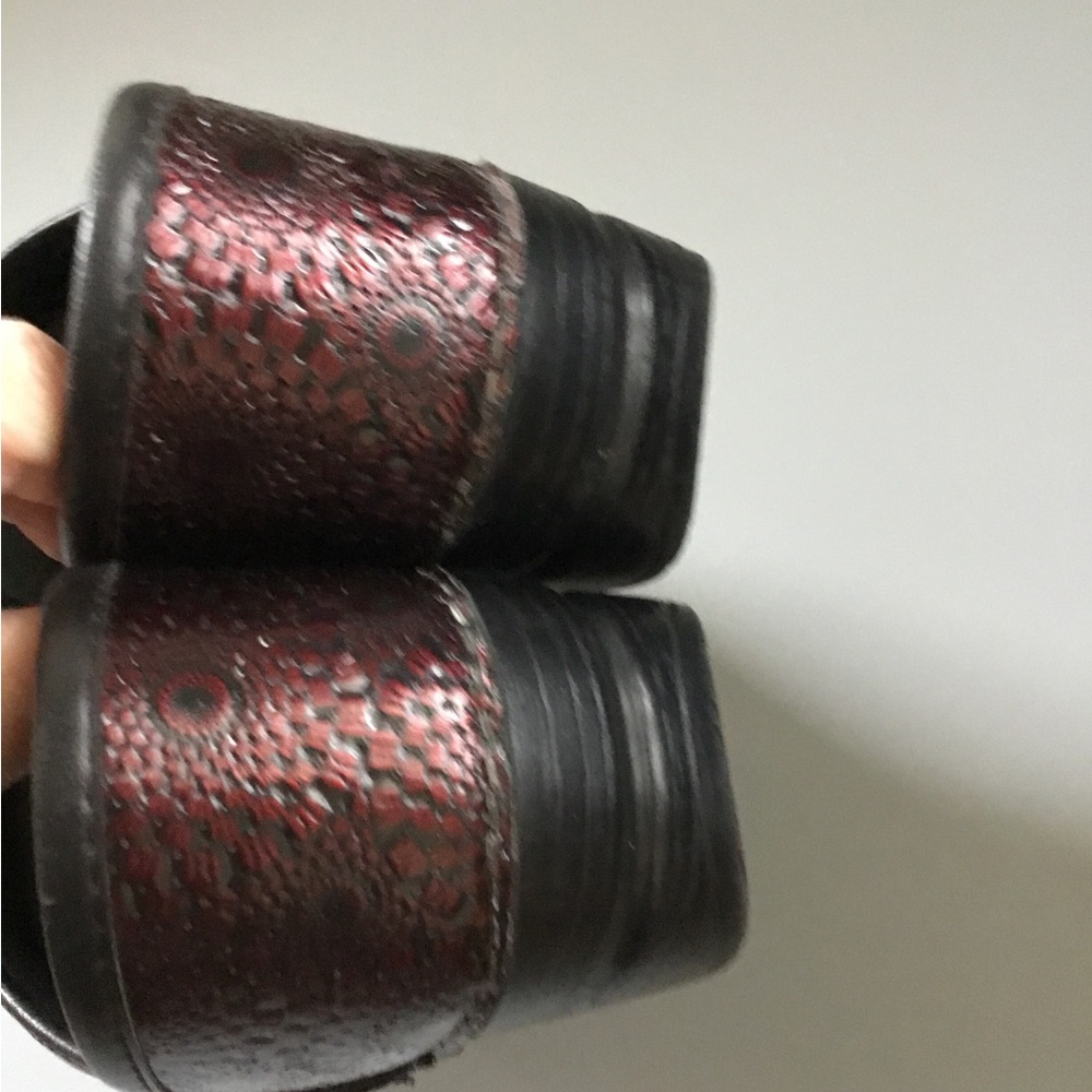 Dansko Medallion Burgundy Clogs Shoes - Picture 5 of 7